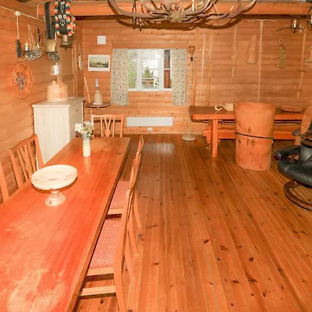 2 Bedroom Beautiful In Holiday home *